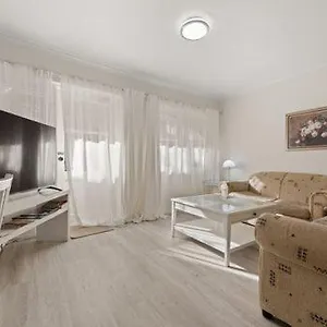 Apartment Beautiful Inner City Fully Renovated Ground Floor With Attached Lock-up Garage, Canberra